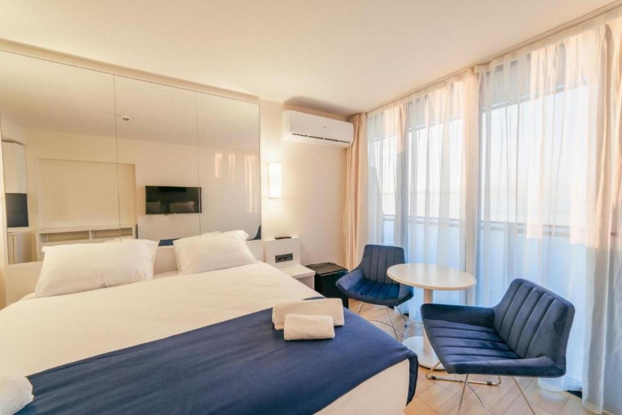 Orbi City Sea Side & Sea View Apartments 巴统 外观 照片